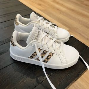 Adidas sneakers size 12t in girls used once